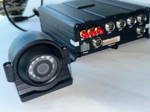 Howen Tech 8-channel MDVR for commercial fleet vehicles supporting multi-camera video recording