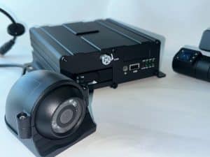Howen Tech 8-channel MDVR fleet camera system with front, side, and rear cameras